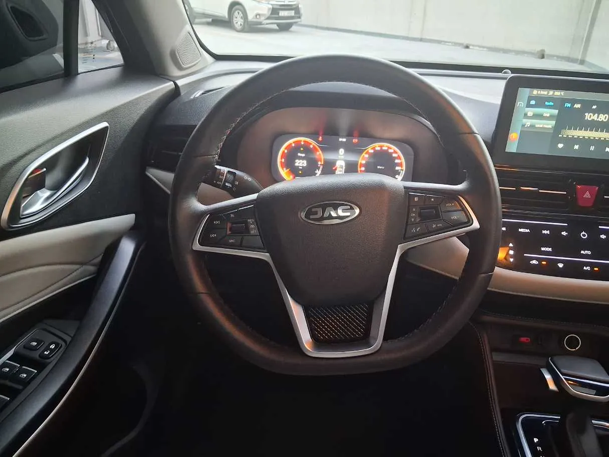 Car image 19