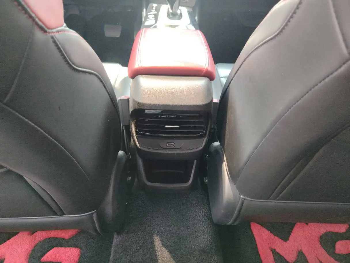 Car image 33