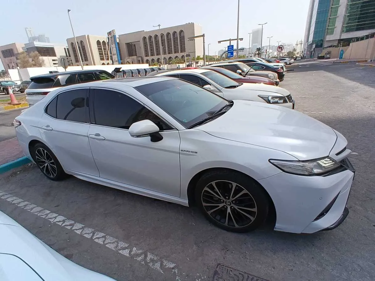 Car image 8