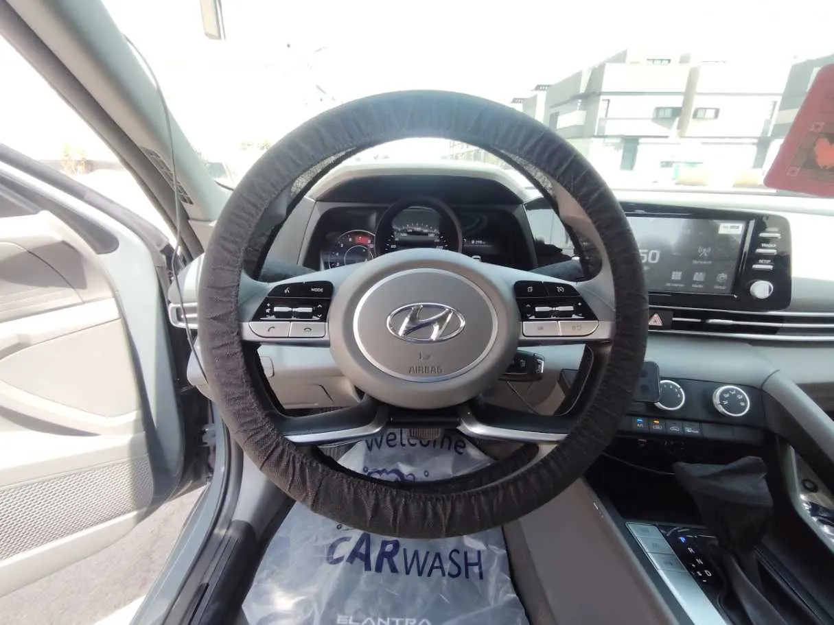Car image 23