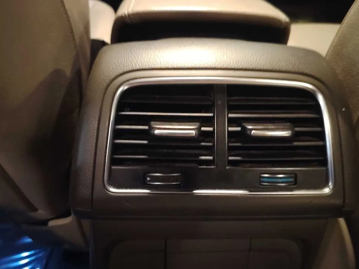 Car image 27