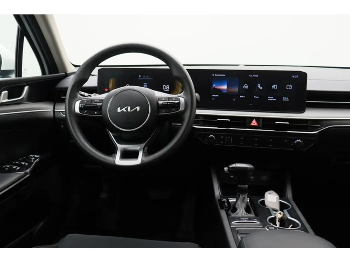 Car image 15
