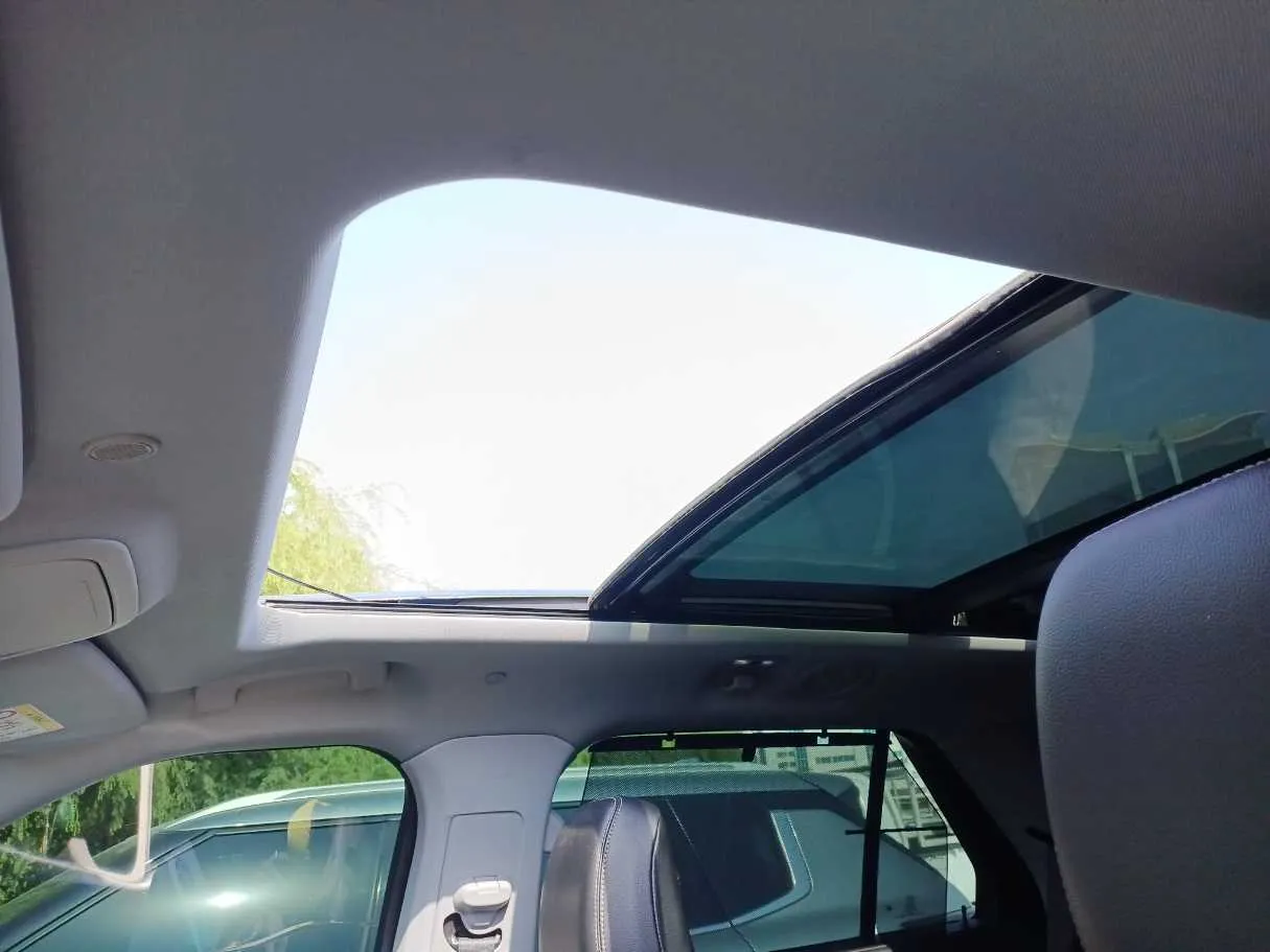 Car image 25
