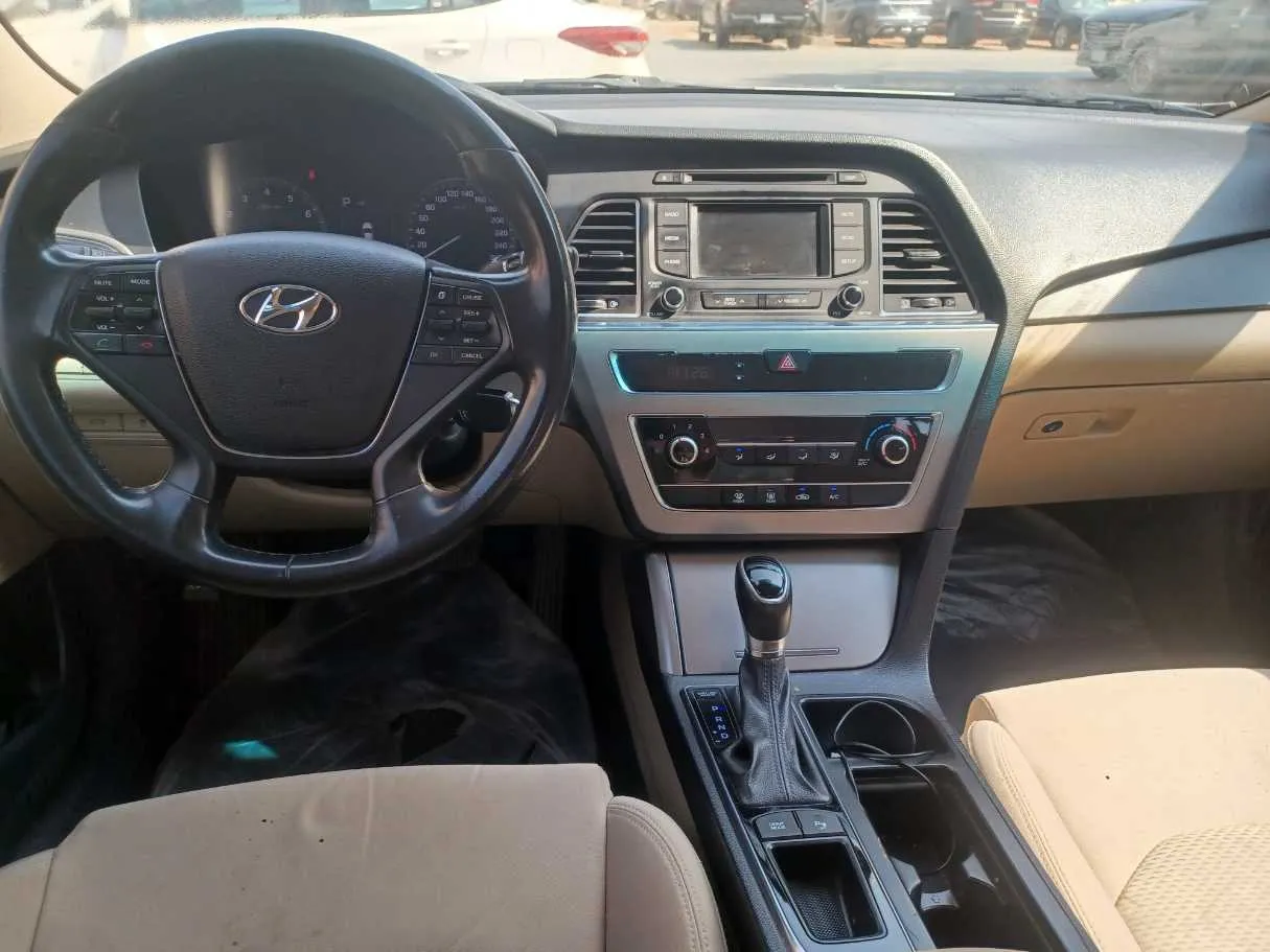 Car image 16