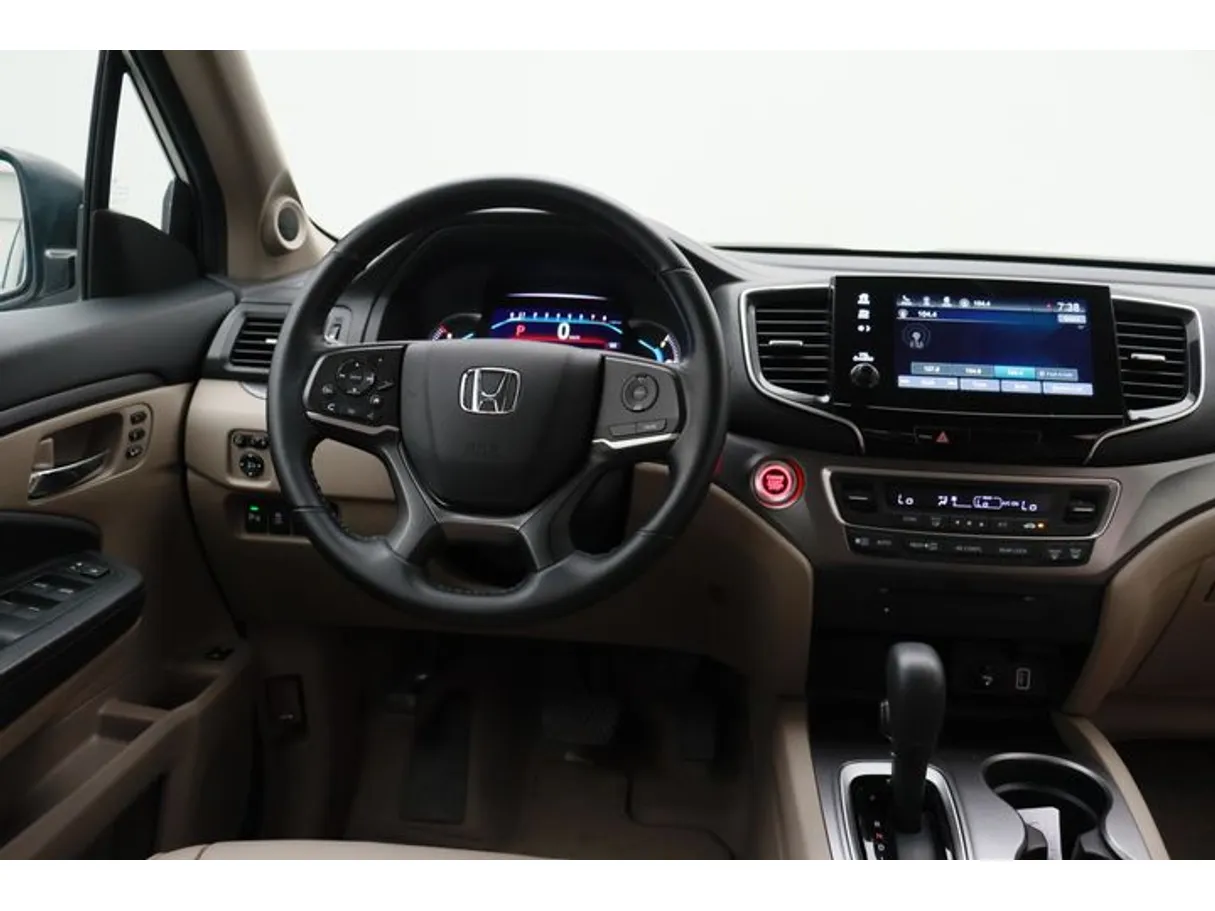 Car image 15