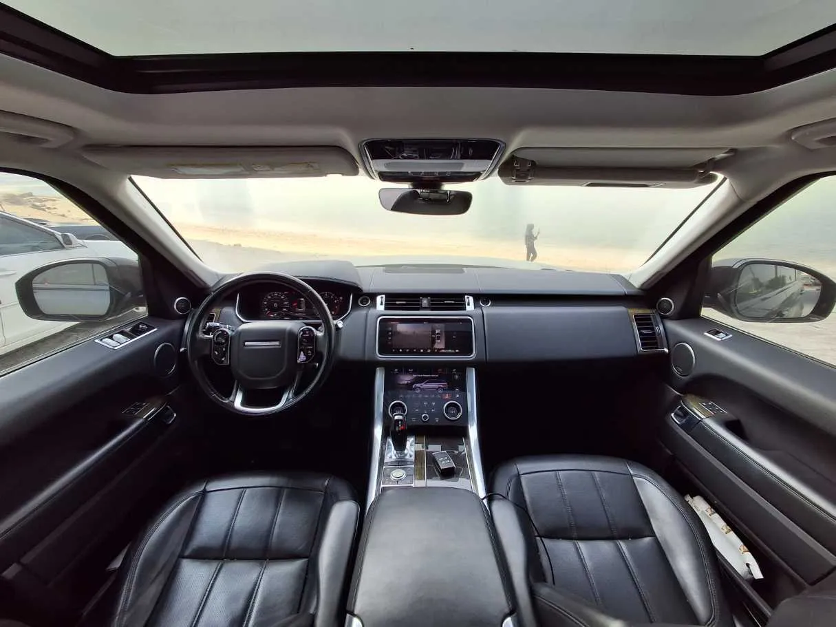 Car image 14
