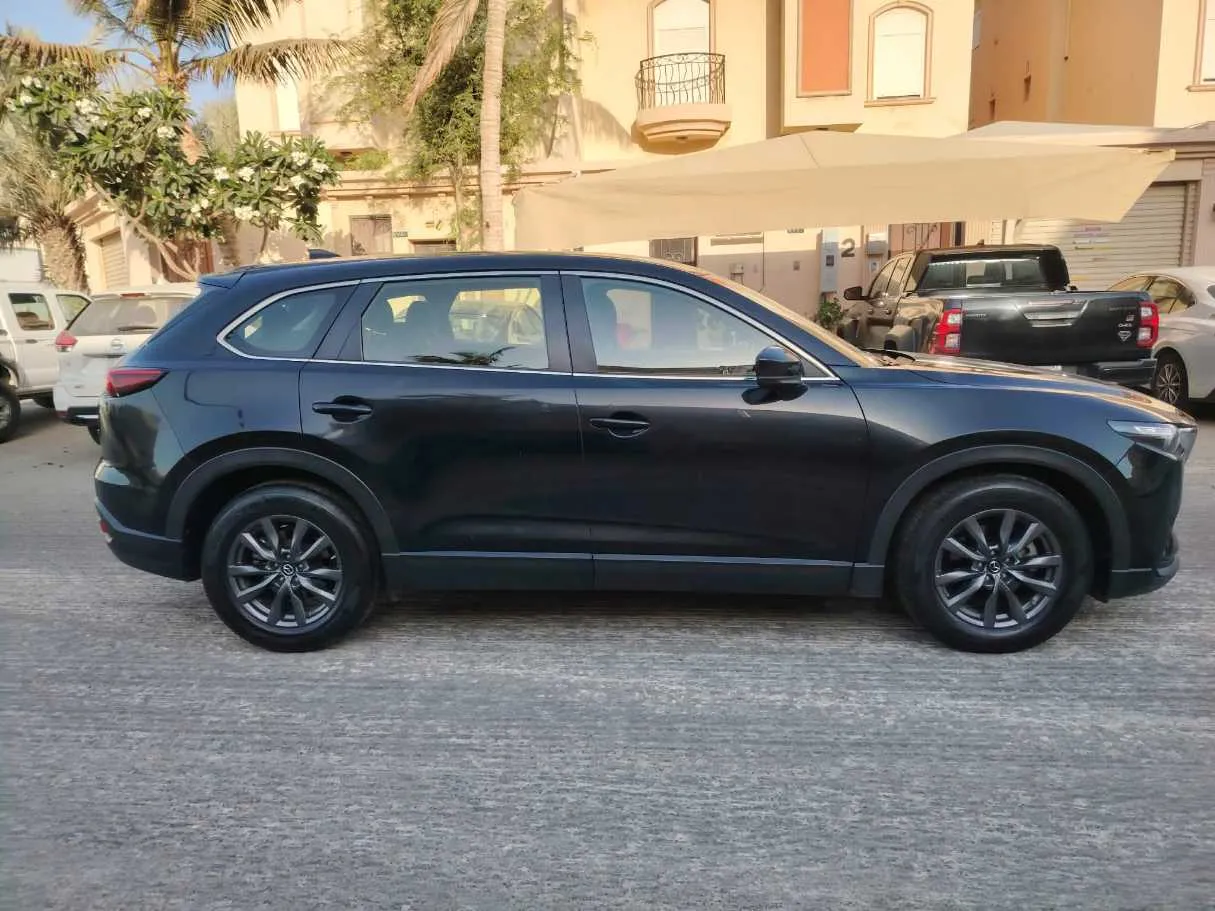 Car image 4