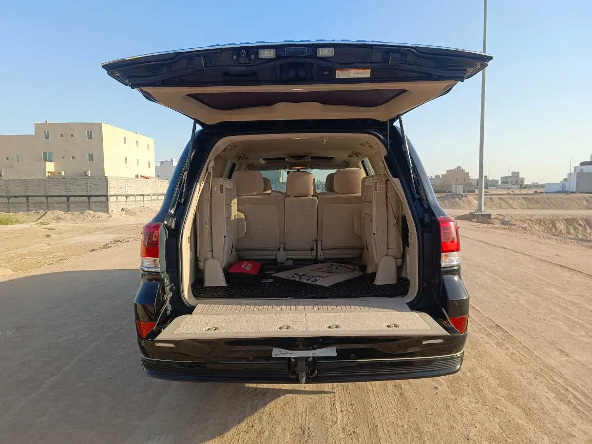 Car image 24