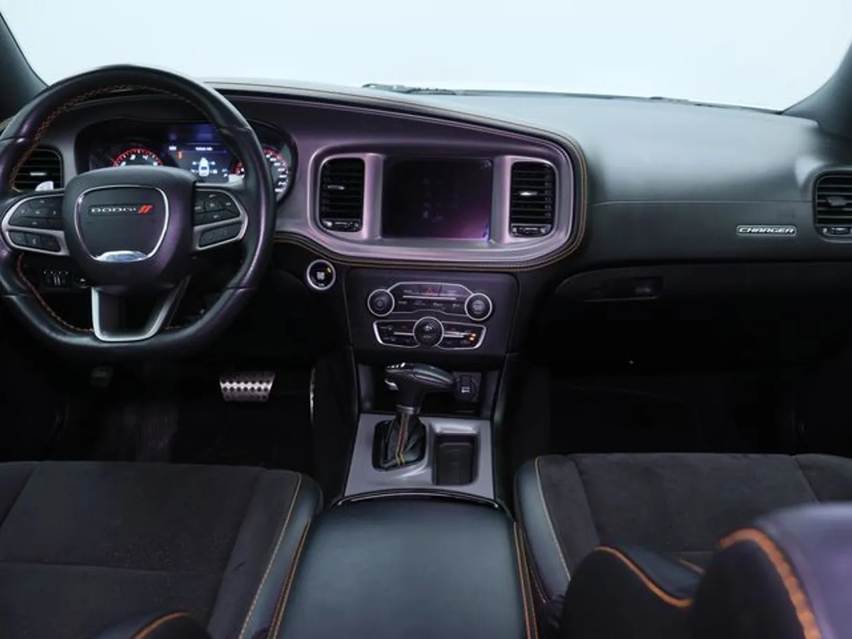 Car image 14