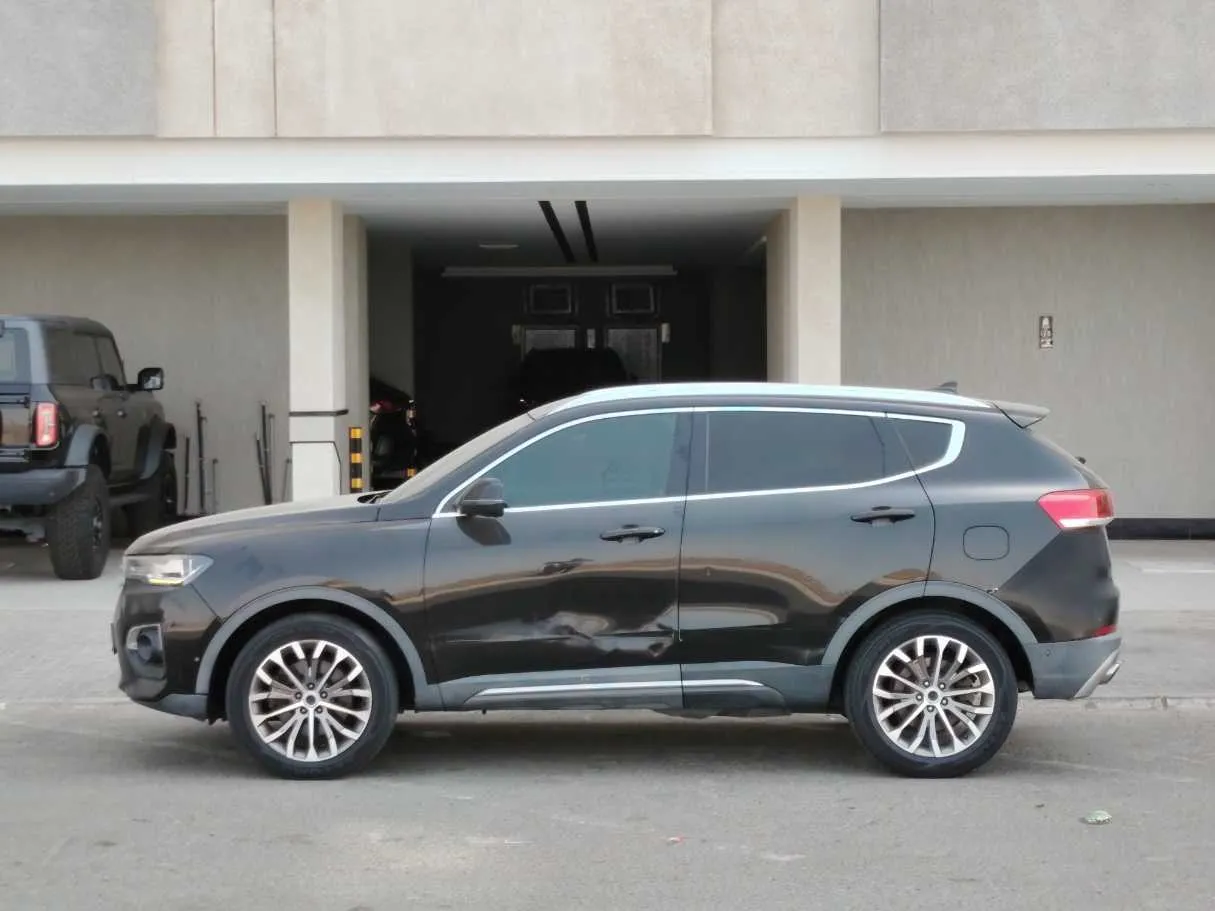 Car image 8