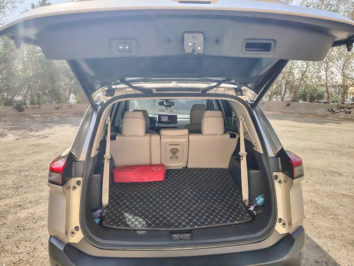 Car image 24
