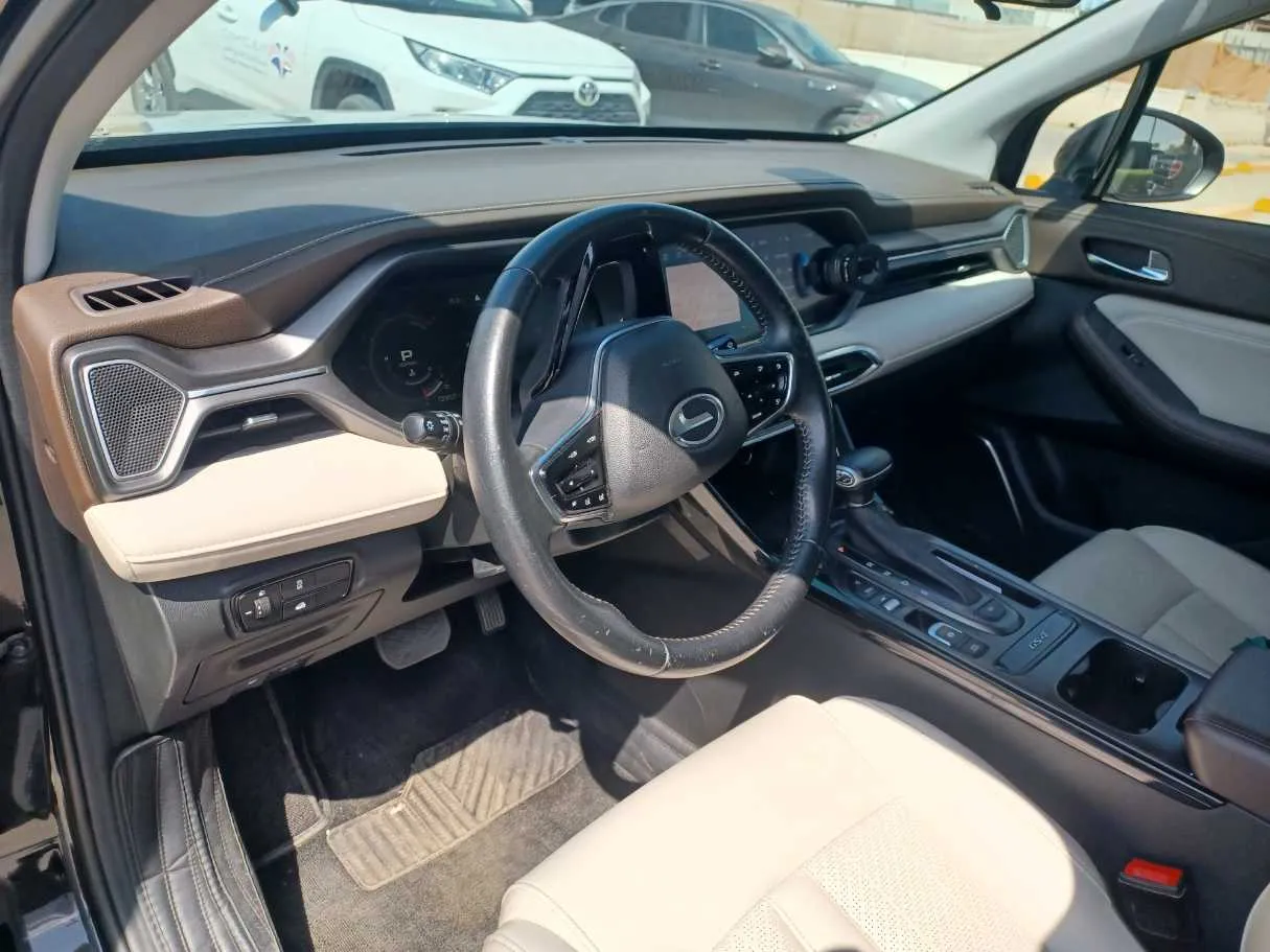 Car image 11