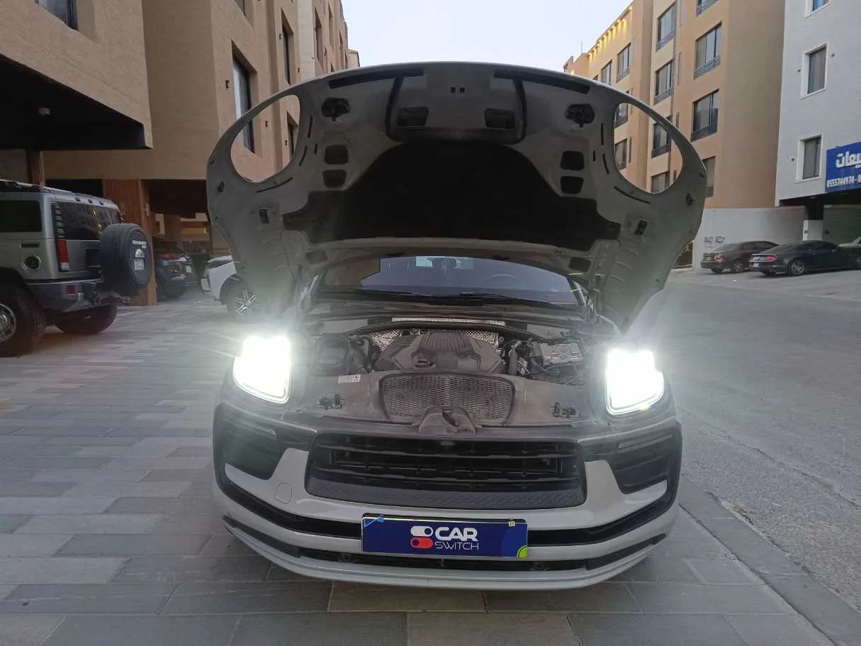 Car image 38