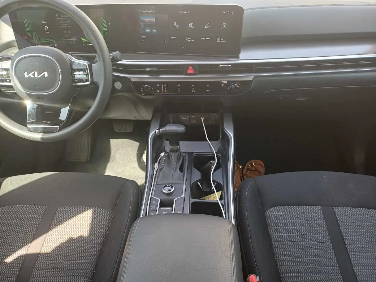 Car image 16