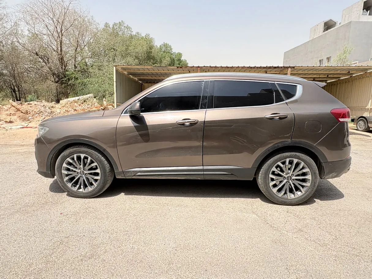 Car image 8