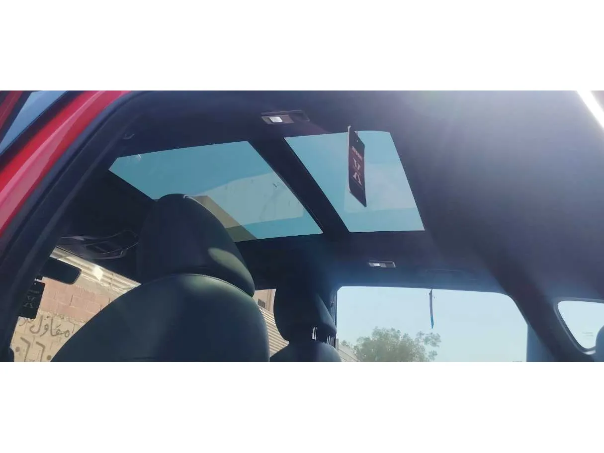 Car image 14