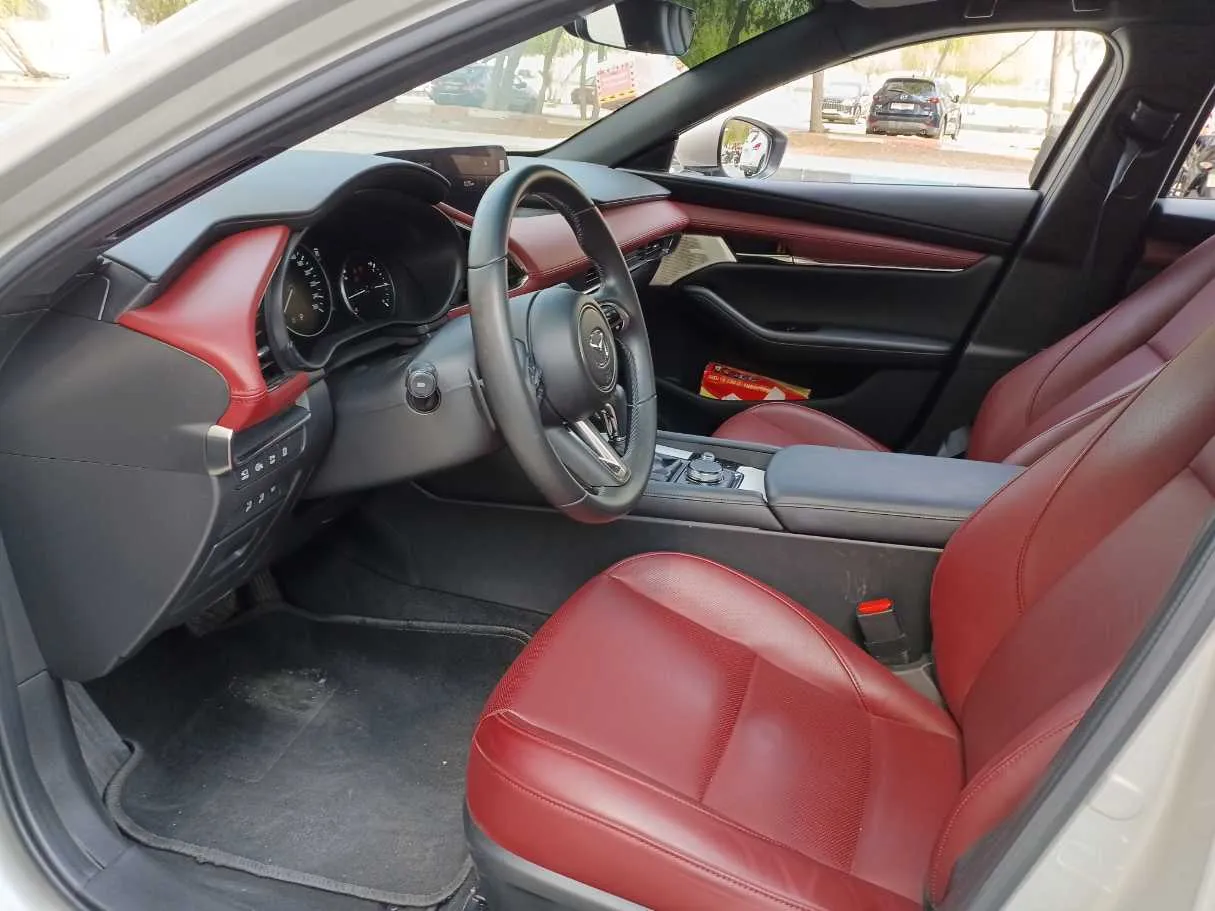 Car image 11