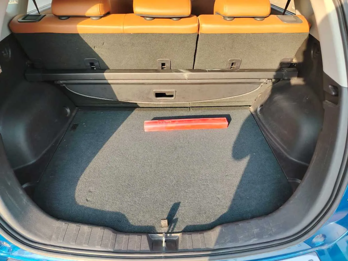 Car image 30