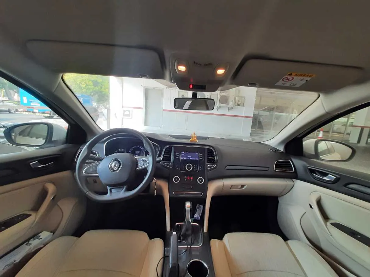 Car image 11