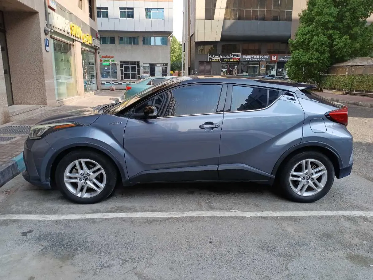 Car image 4