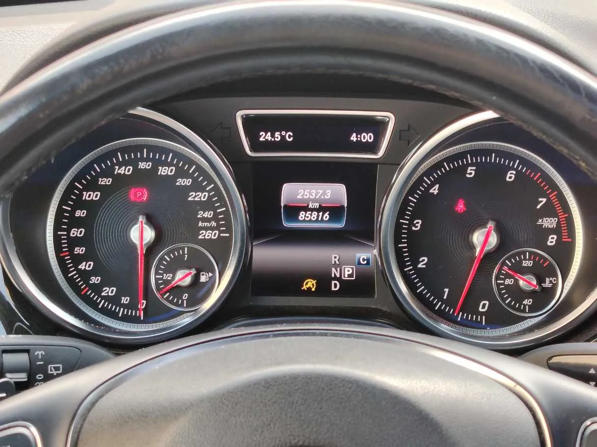Car image 24