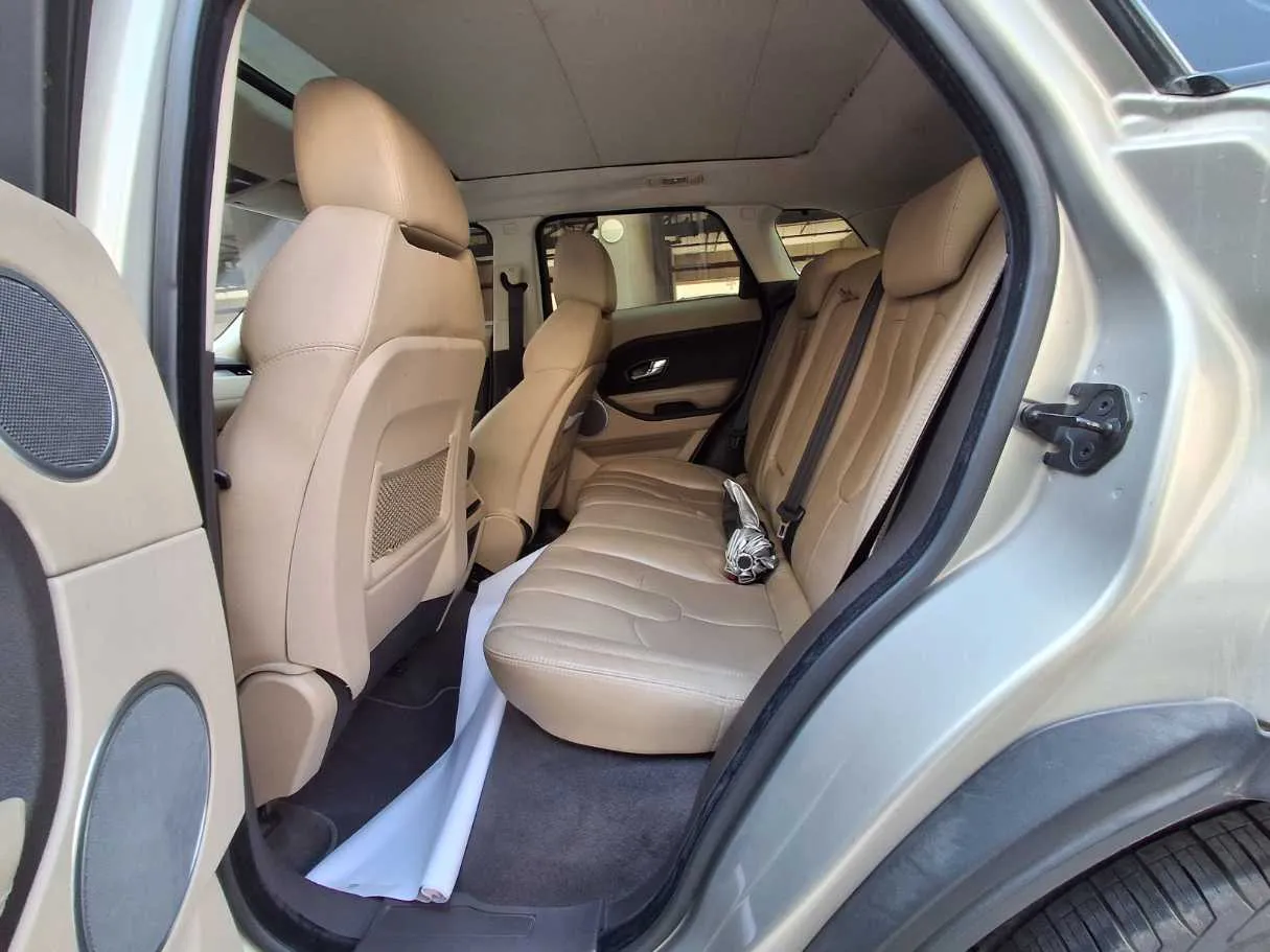 Car image 13