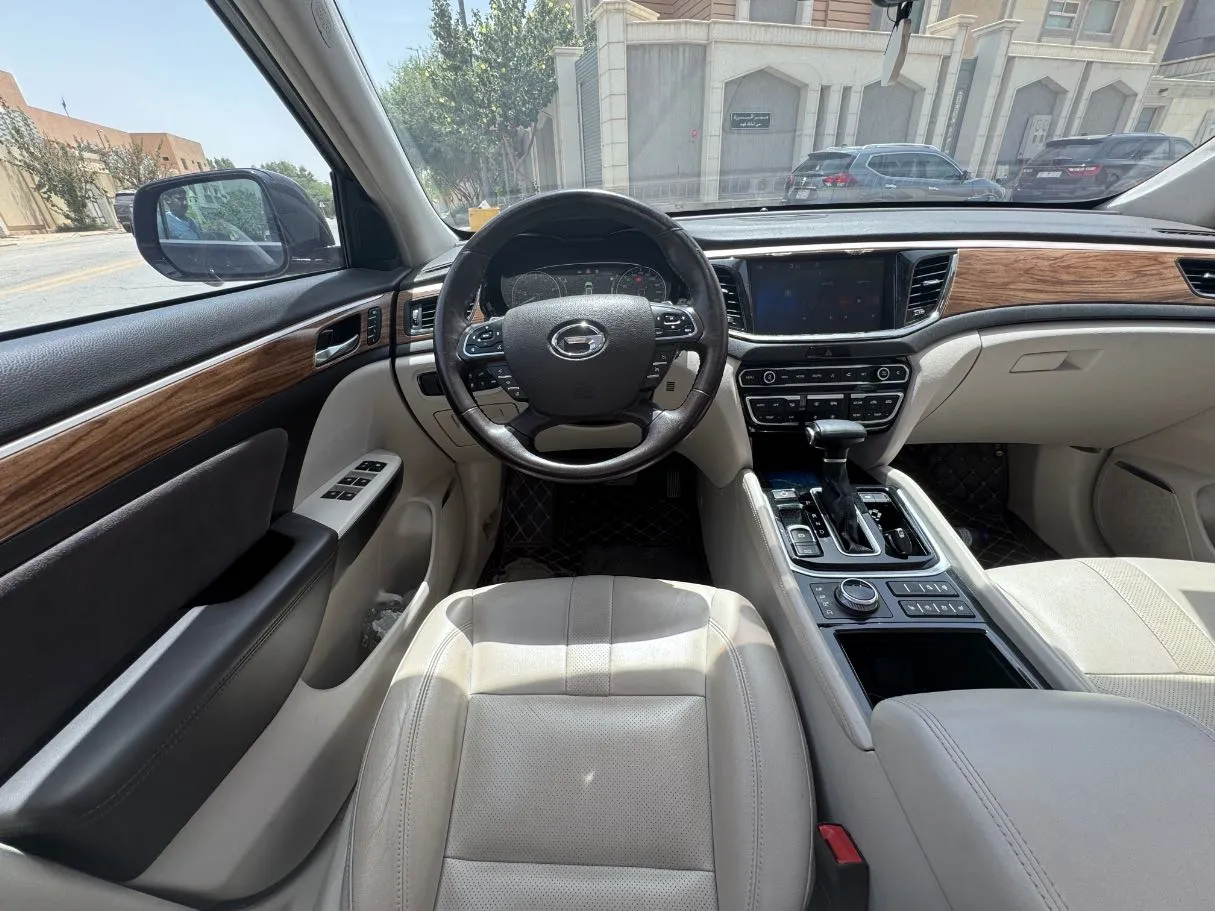 Car image 15