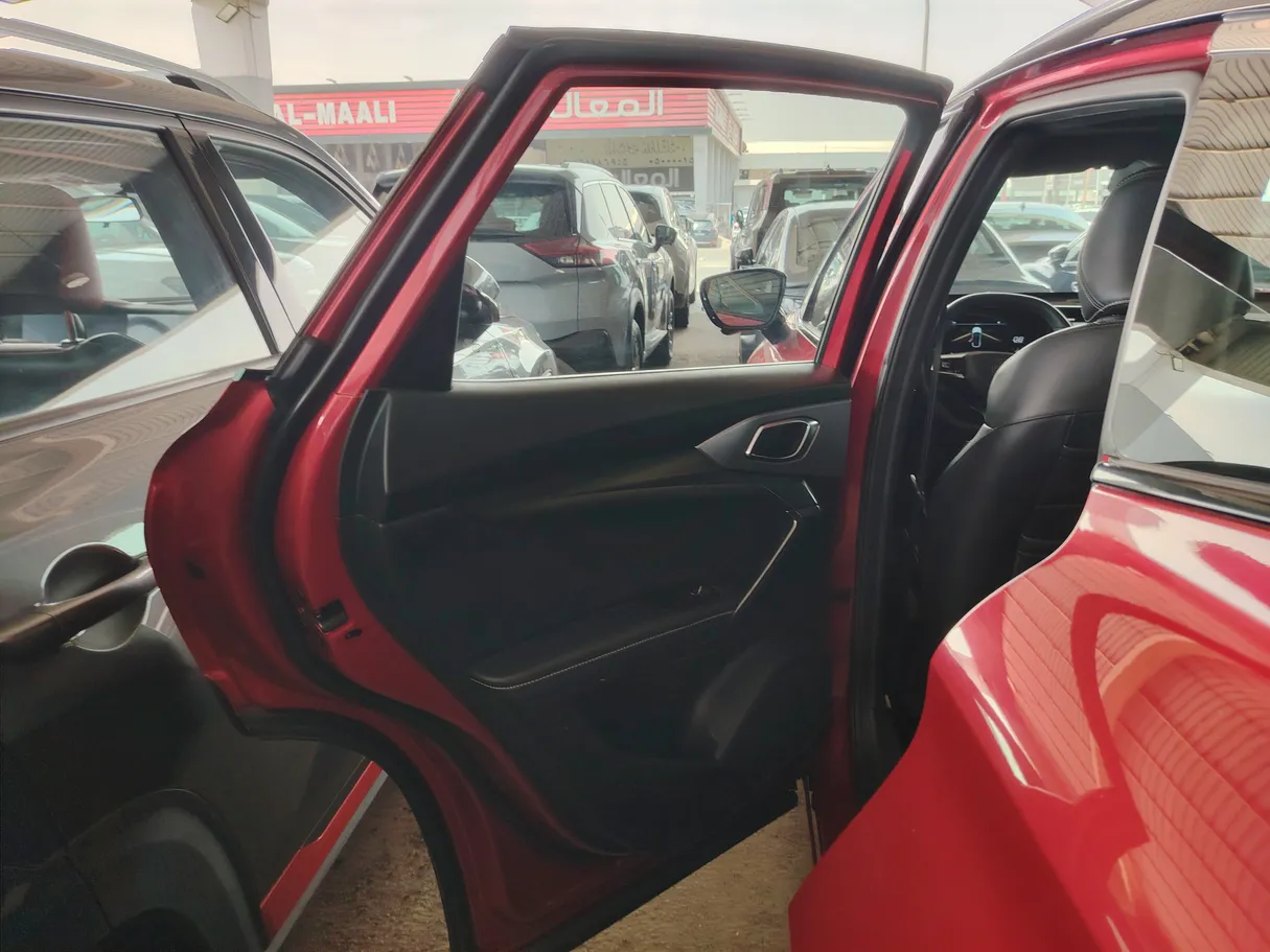 Car image 17