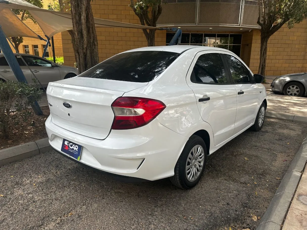 Car image 5