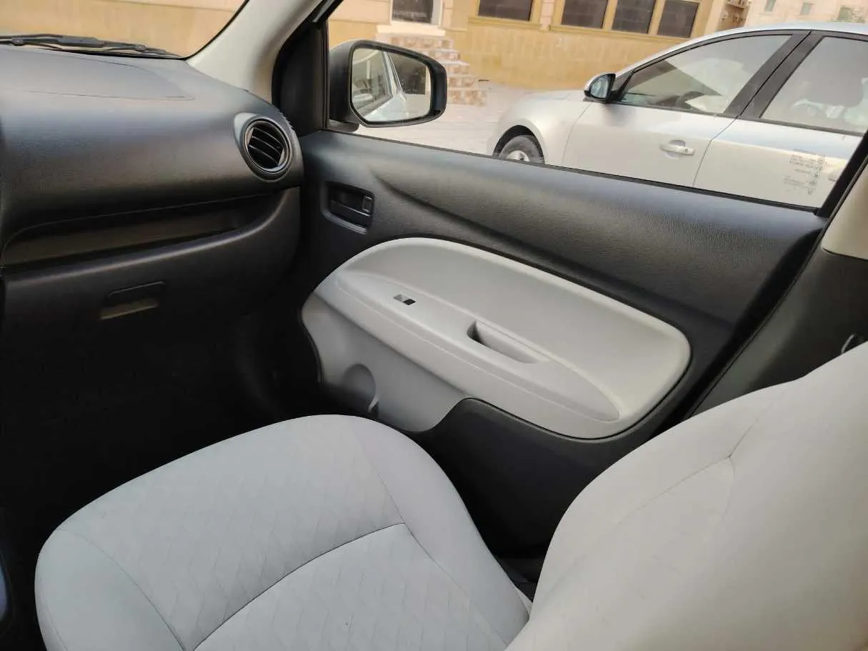 Car image 35