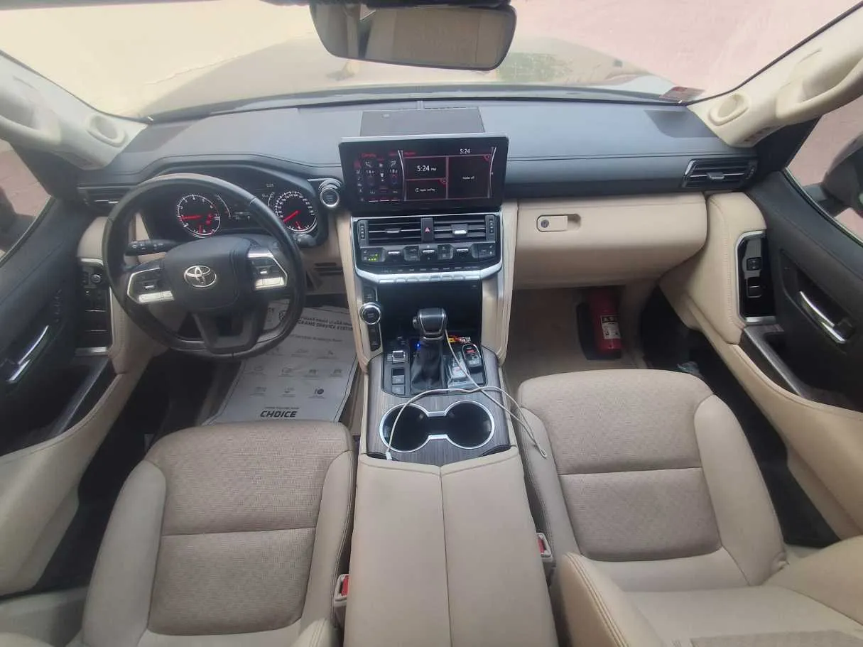 Car image 15