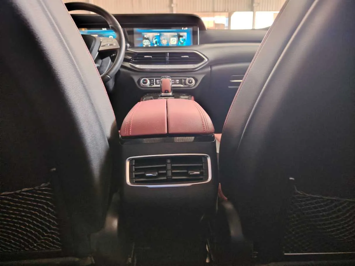 Car image 30