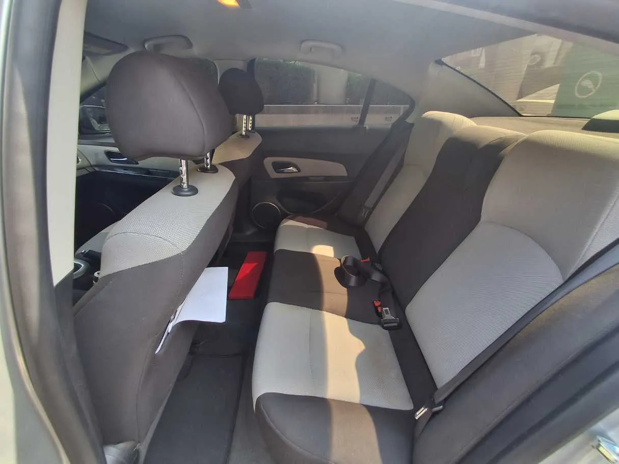 Car image 13