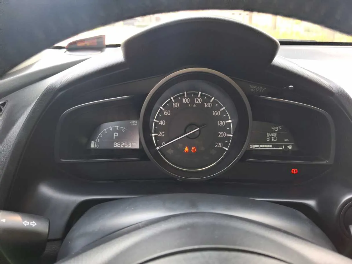 Car image 18