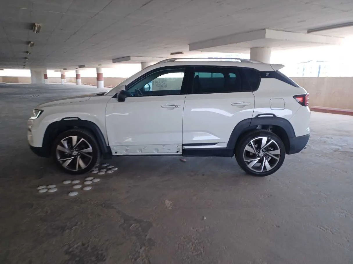 Car image 8