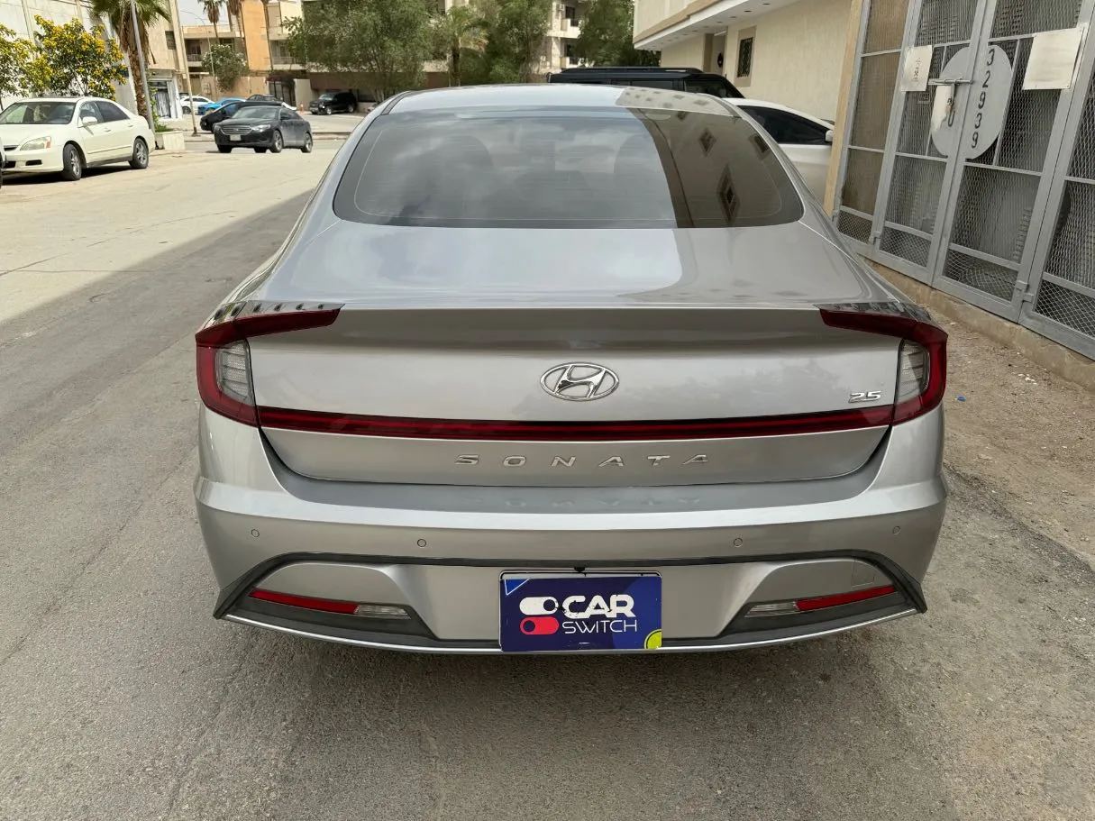 Car image 5