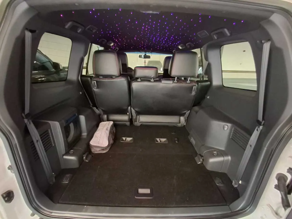 Car image 19