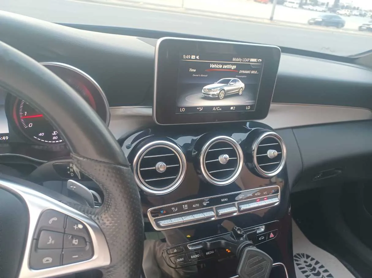 Car image 18