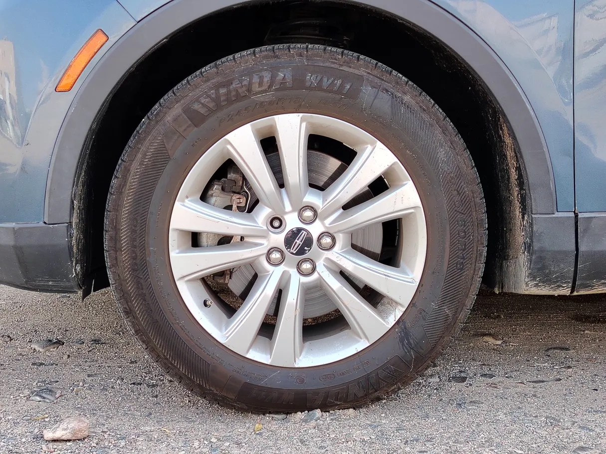 Car image 10