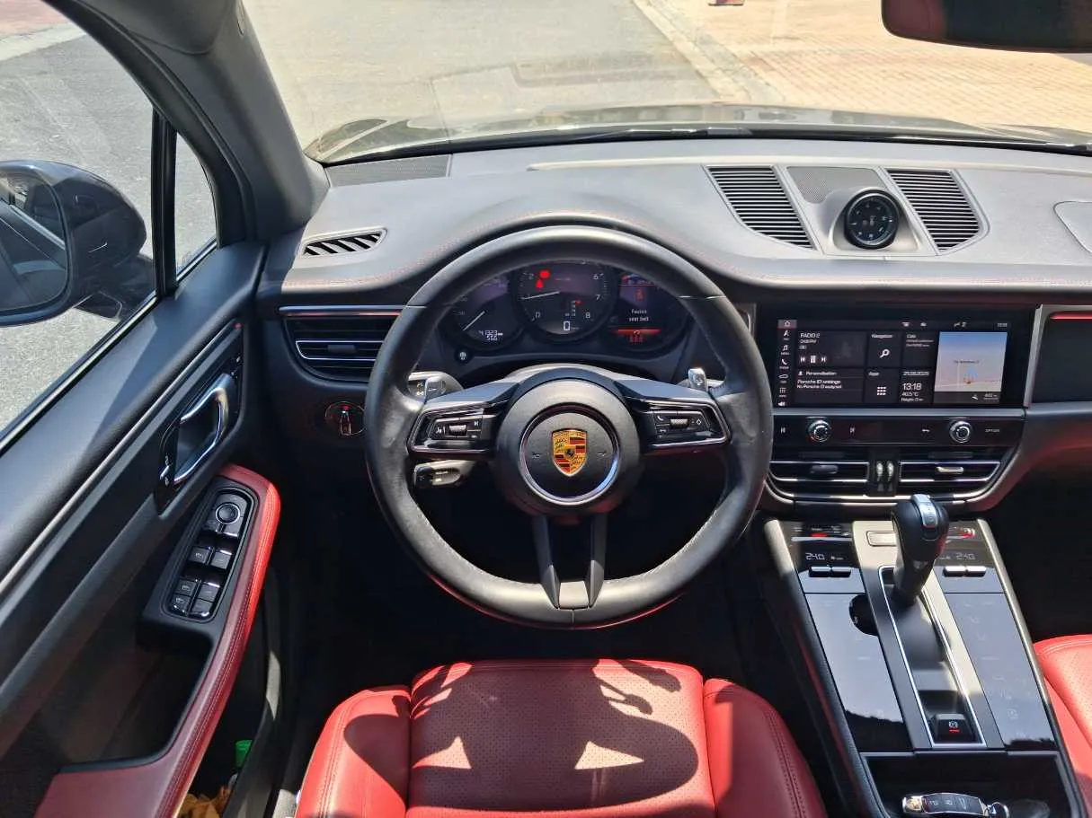 Car image 14