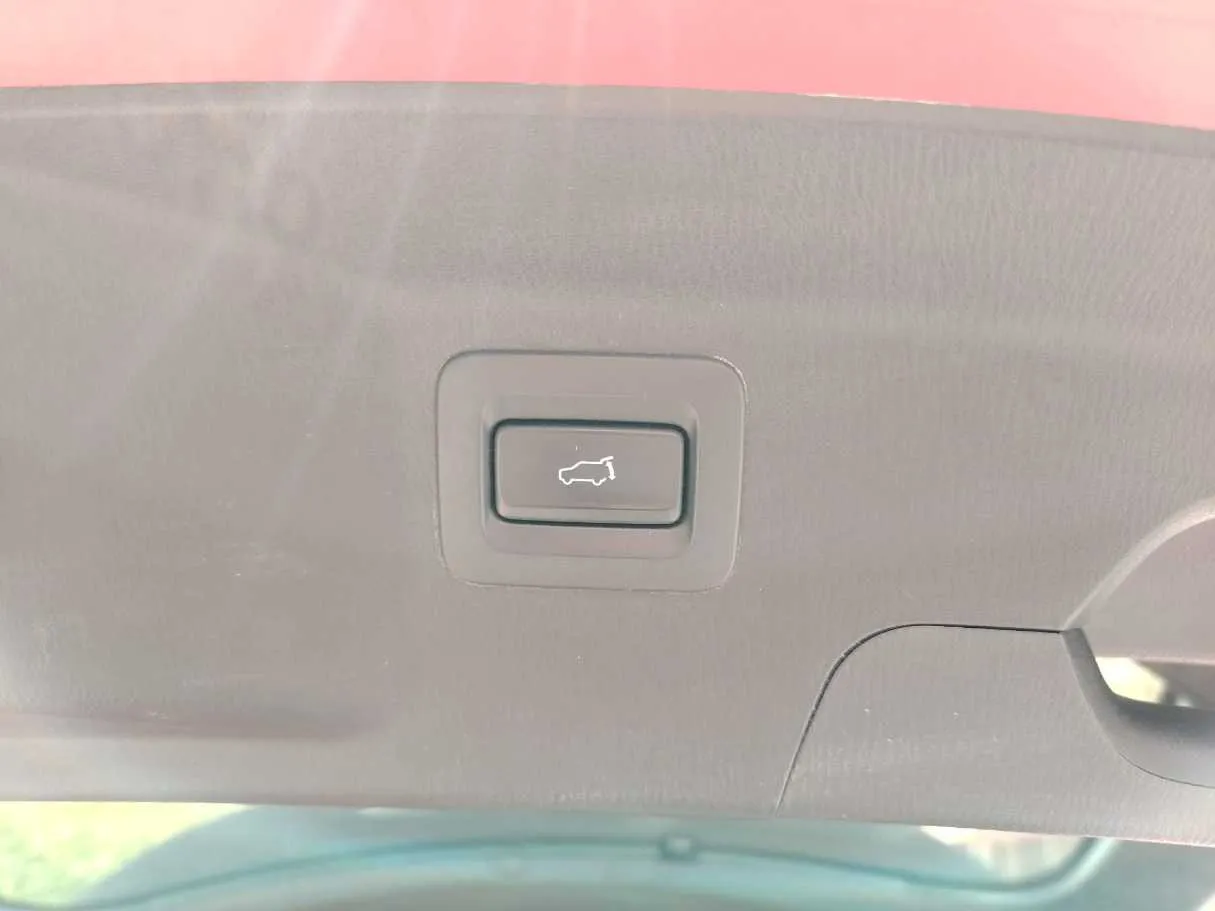 Car image 32