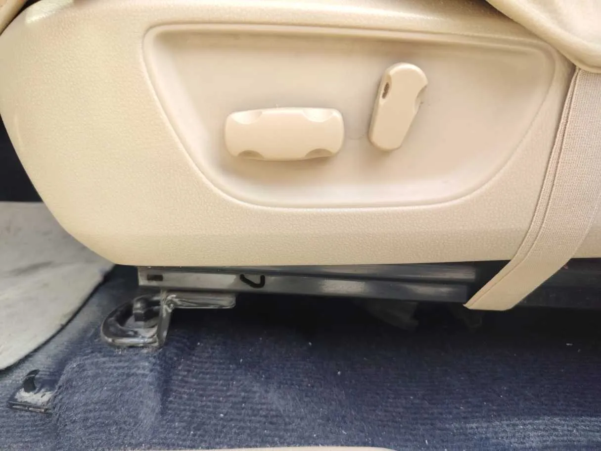 Car image 29