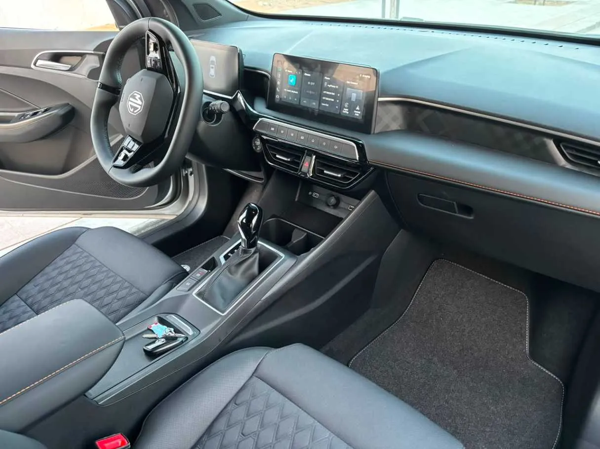 Car image 10