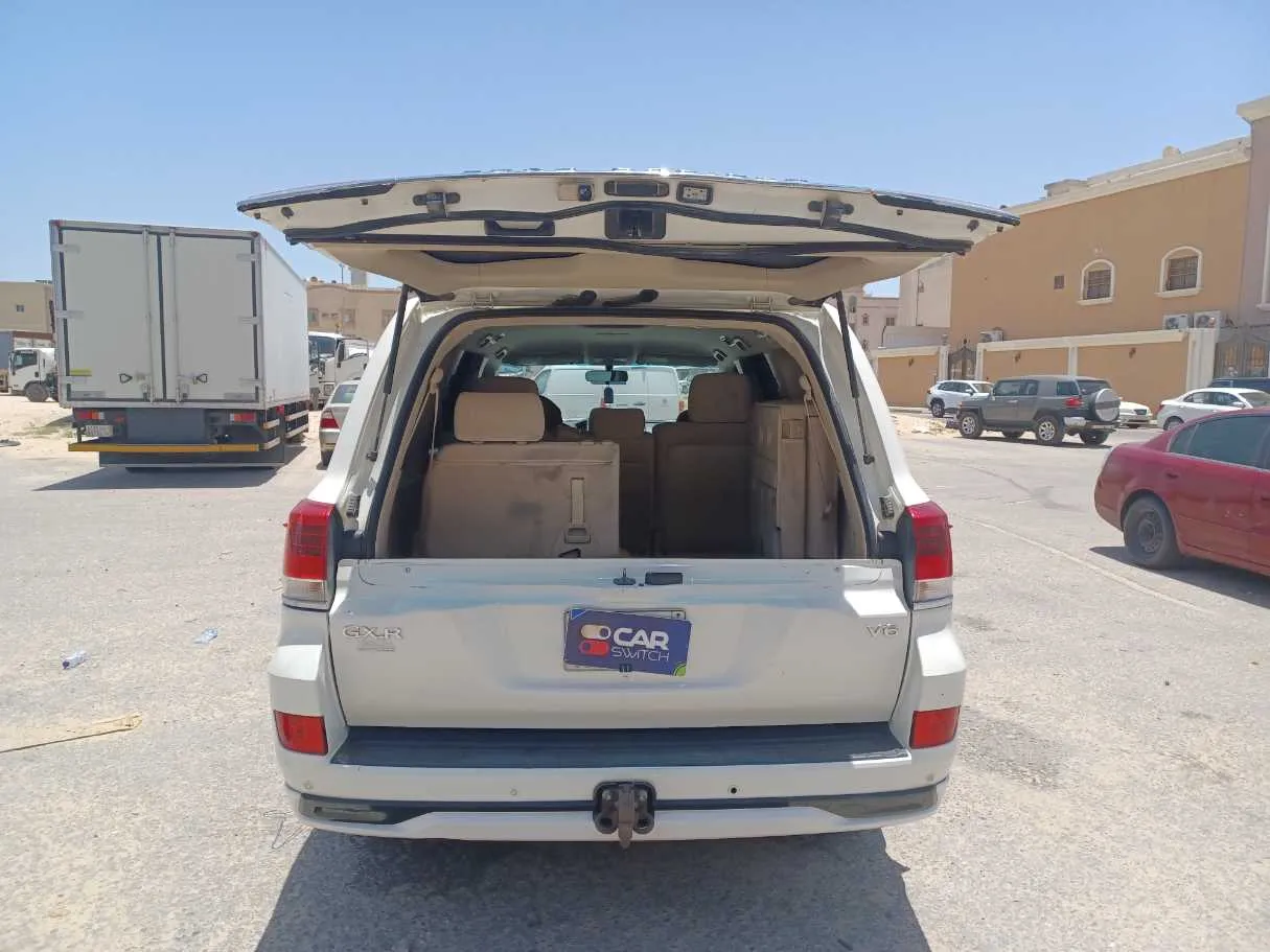 Car image 19