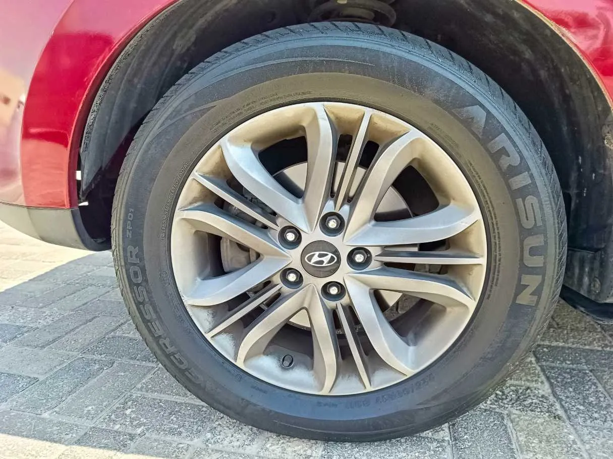 Car image 10
