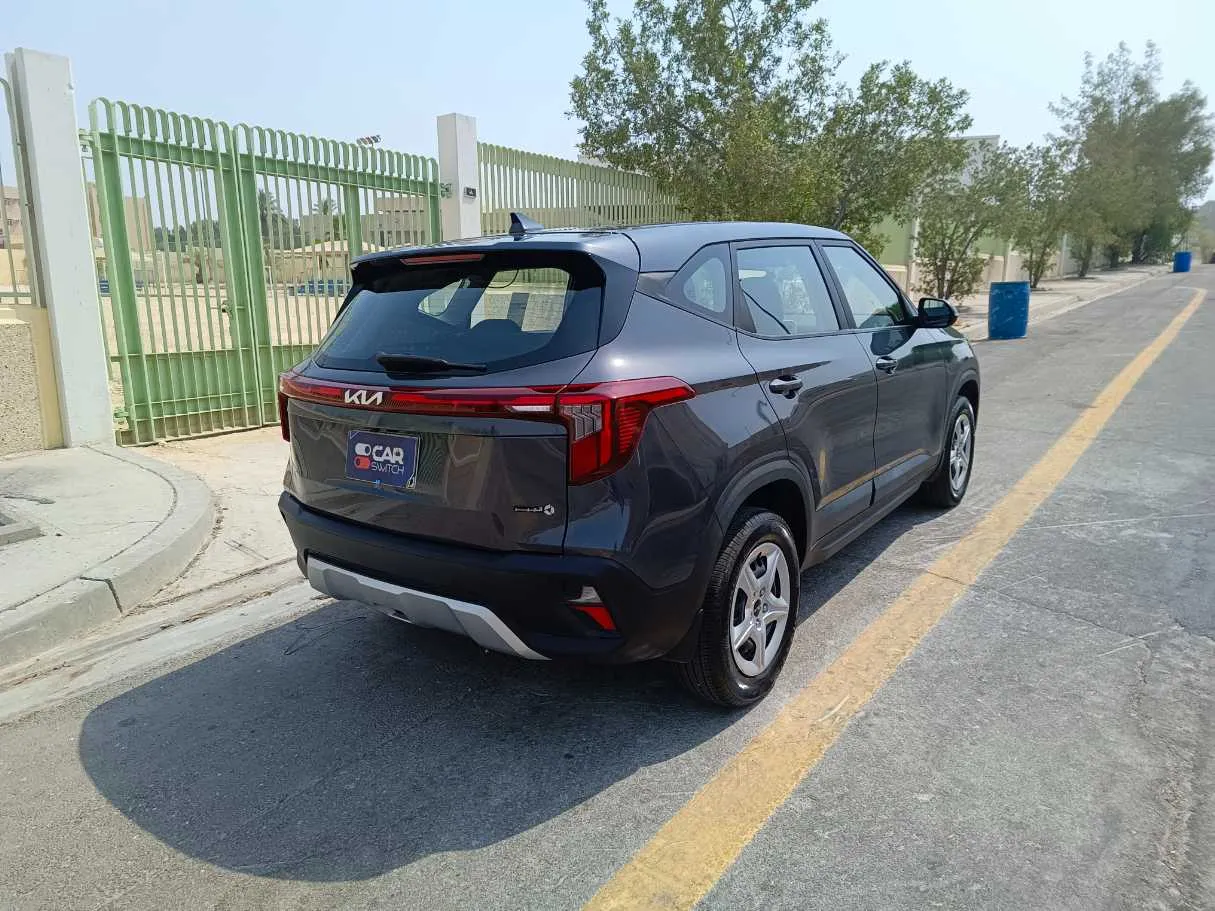 Car image 5