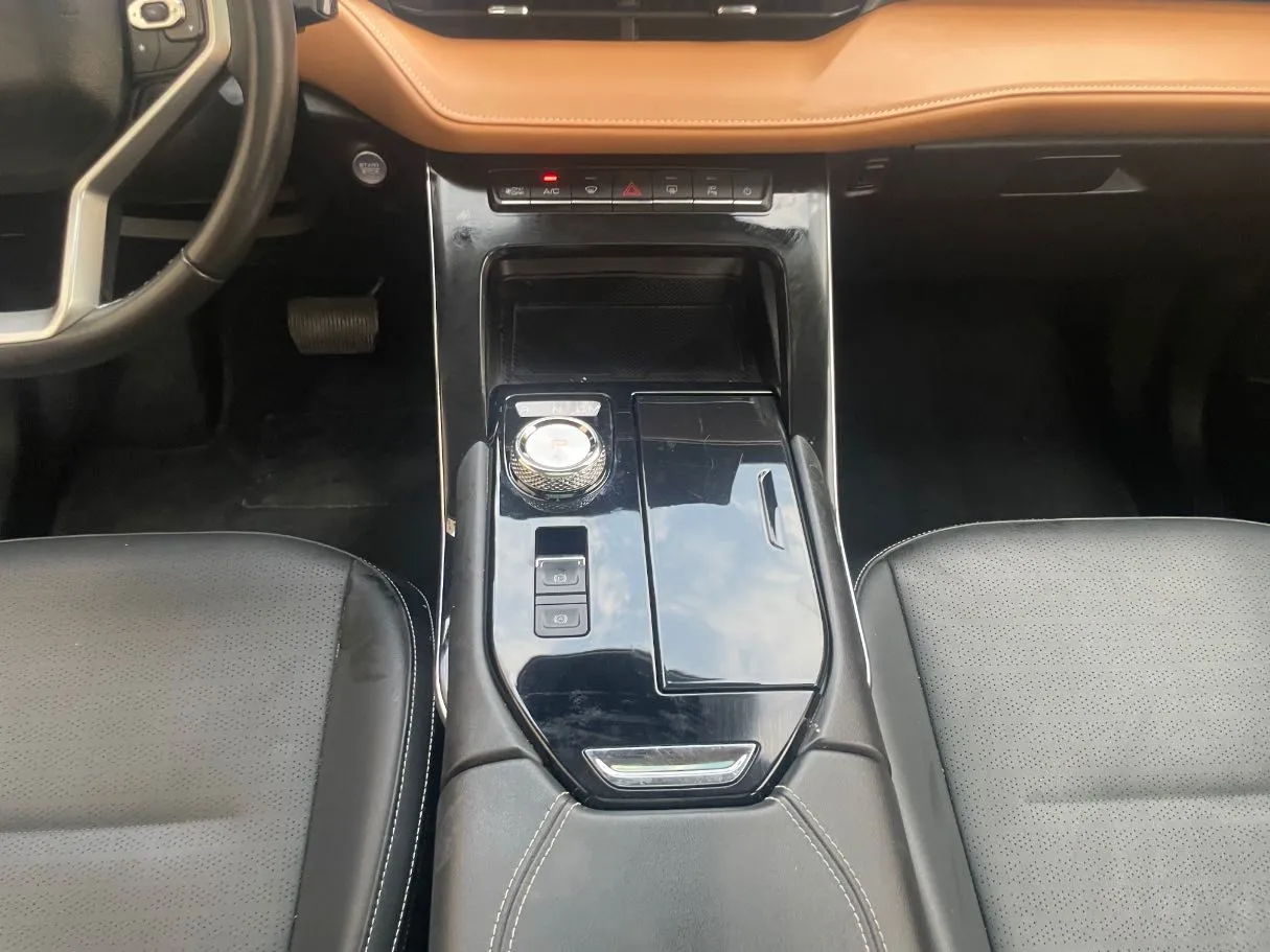 Car image 19