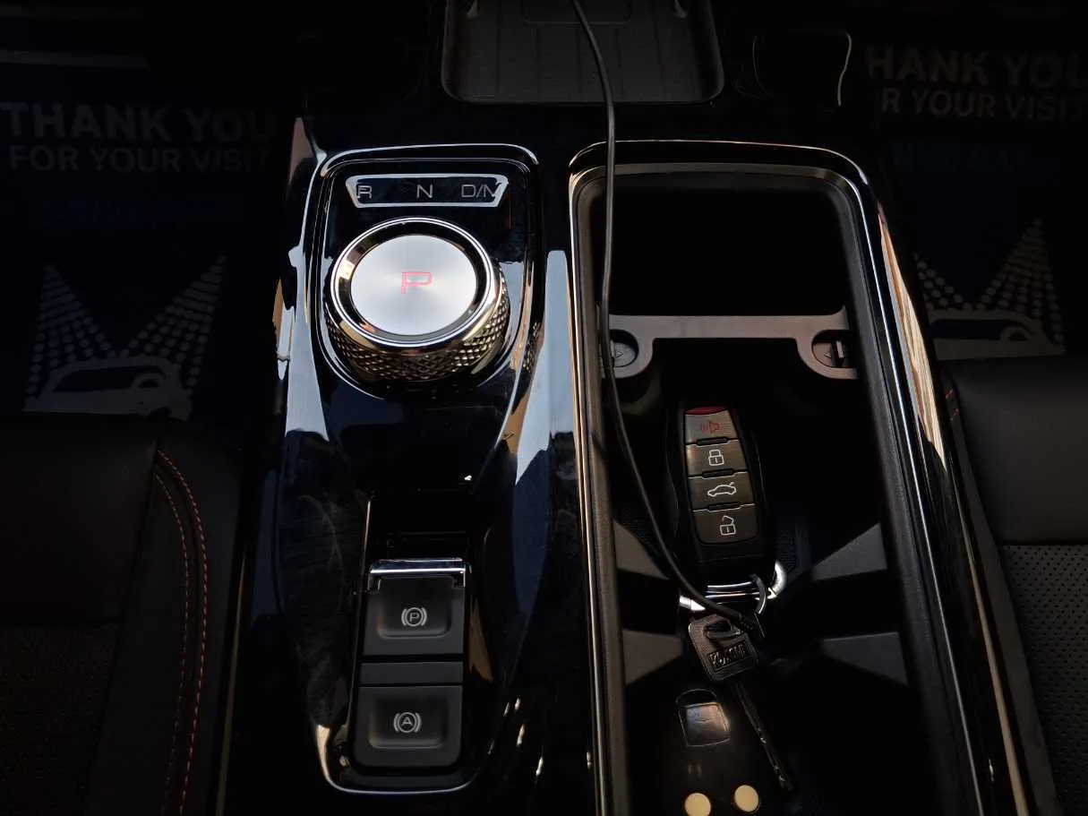 Car image 16