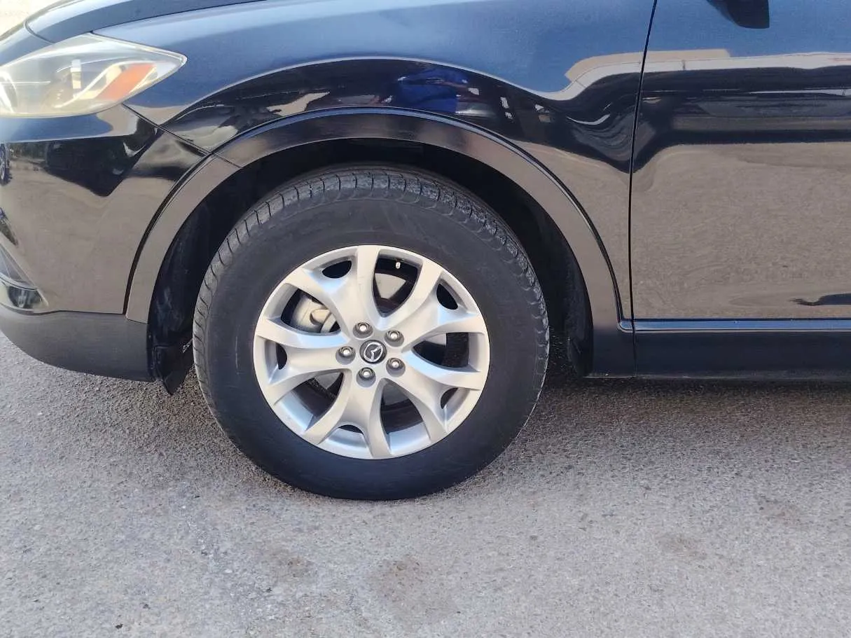 Car image 9