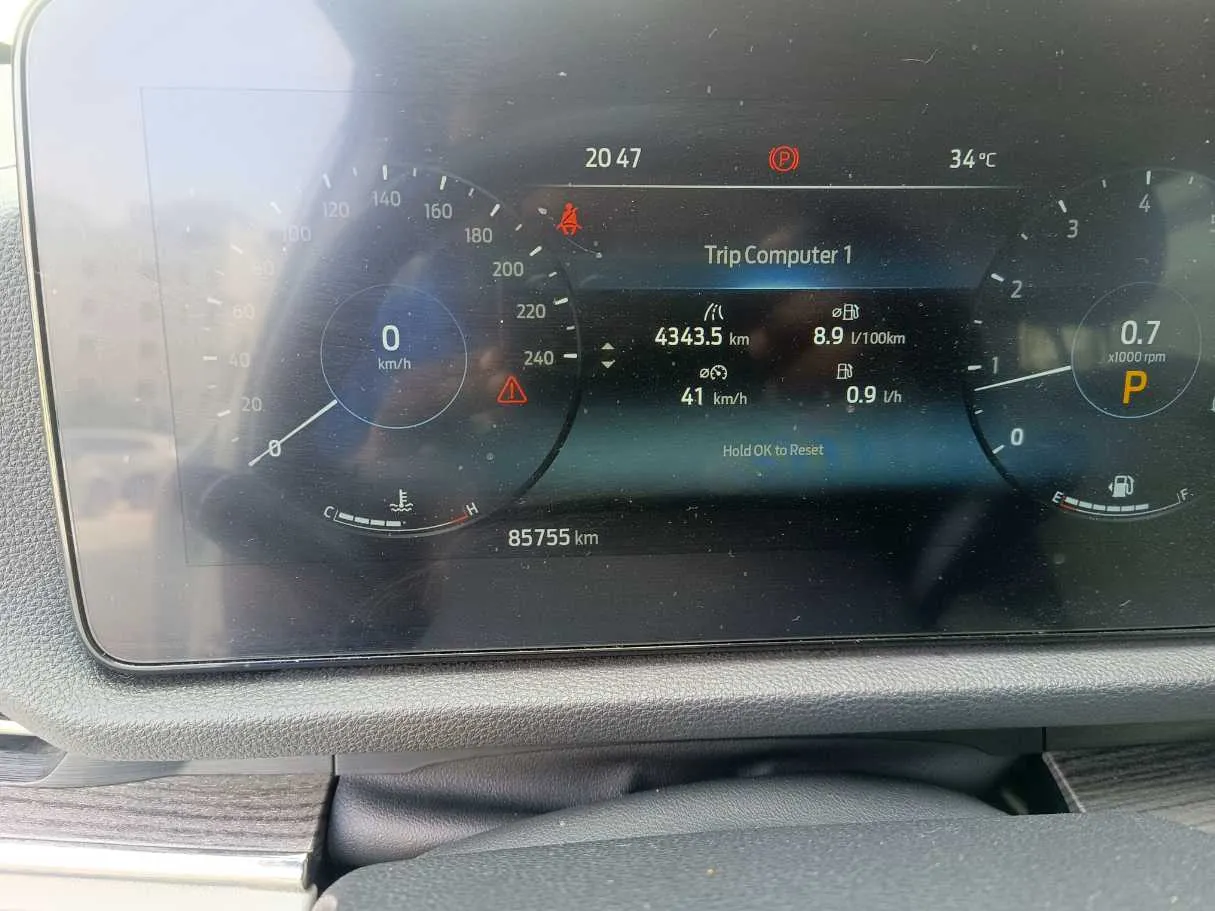 Car image 26